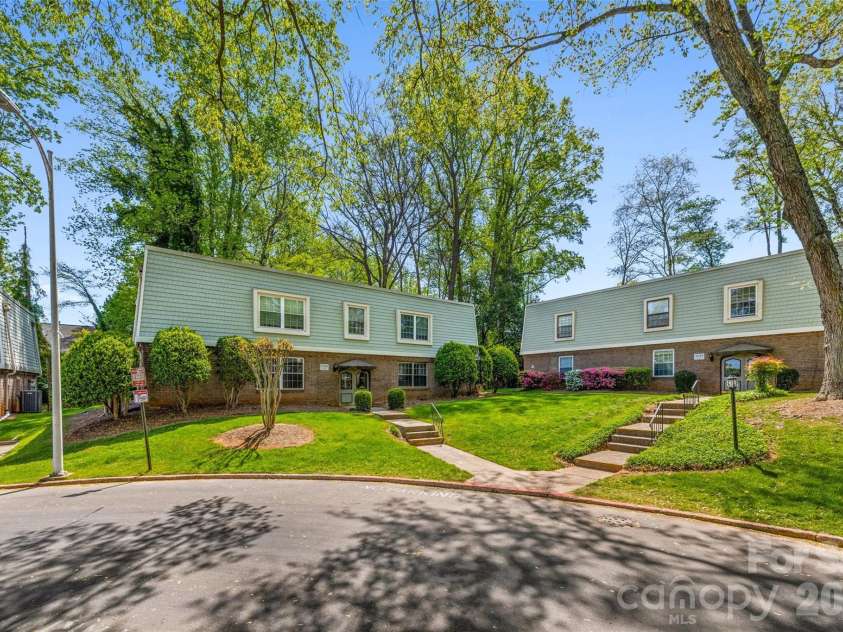 2636 Park Road, Charlotte, NC 28209.  MLS# CAR4359644, YatesRealty ID 20873. 