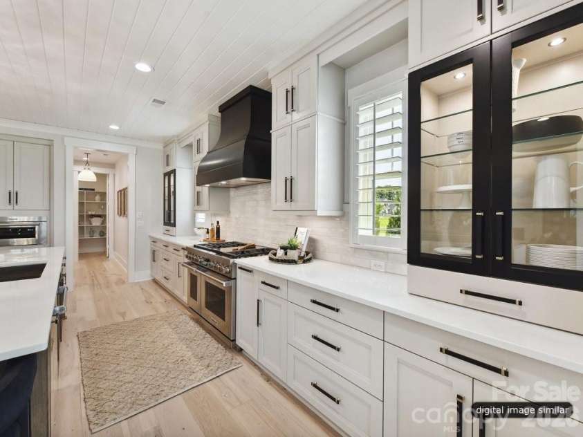 3133 Country Club Drive, Charlotte, NC 28205.  MLS# CAR4370769, YatesRealty ID 20874. 