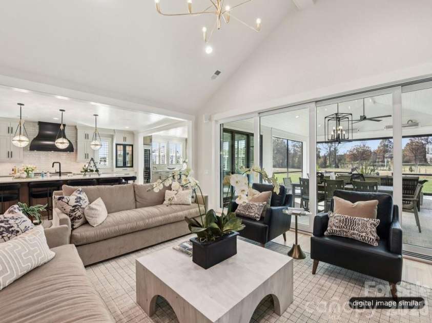 3133 Country Club Drive, Charlotte, NC 28205.  MLS# CAR4370769, YatesRealty ID 20874. Grand Living Room 