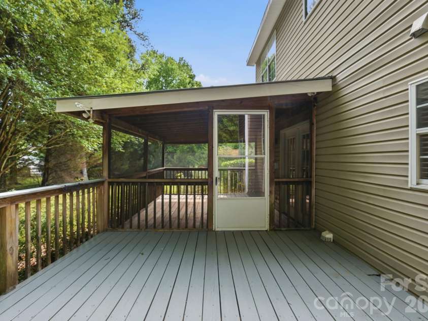 1200 Clear Springs Court, Charlotte, NC 28214.  MLS# CAR4370063, YatesRealty ID 20875. 
