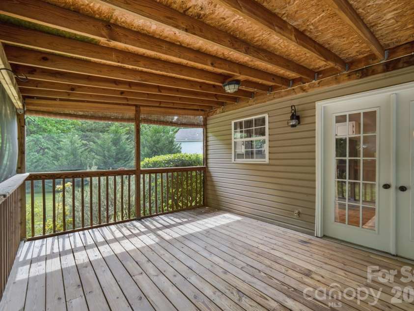 1200 Clear Springs Court, Charlotte, NC 28214.  MLS# CAR4370063, YatesRealty ID 20875. 