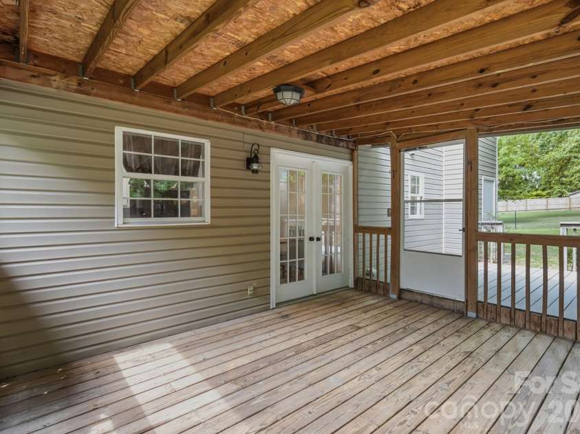 1200 Clear Springs Court, Charlotte, NC 28214.  MLS# CAR4370063, YatesRealty ID 20875. 