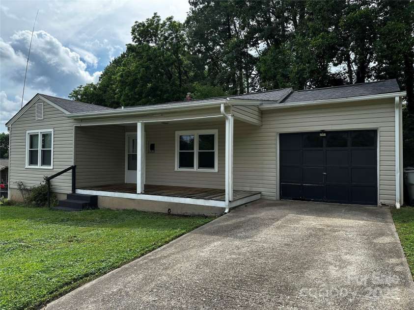 1116 Lenoir Avenue, Lenoir, NC 28645.  MLS# CAR4273431, YatesRealty ID 20876. 