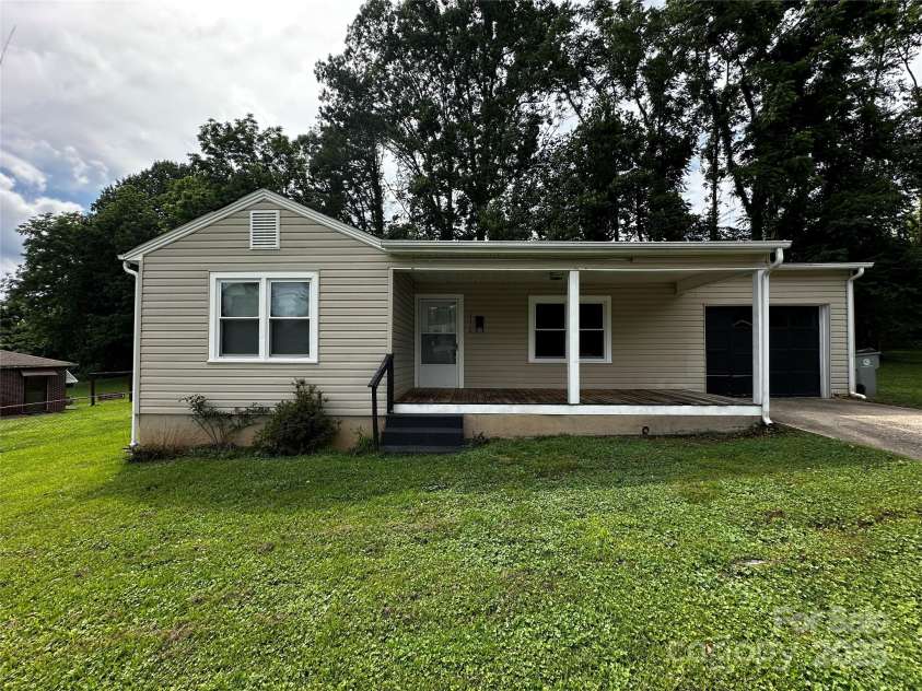 1116 Lenoir Avenue, Lenoir, NC 28645.  MLS# CAR4273431, YatesRealty ID 20876. 
