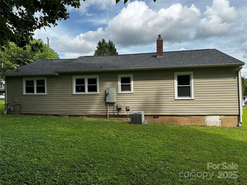 1116 Lenoir Avenue, Lenoir, NC 28645.  MLS# CAR4273431, YatesRealty ID 20876. 