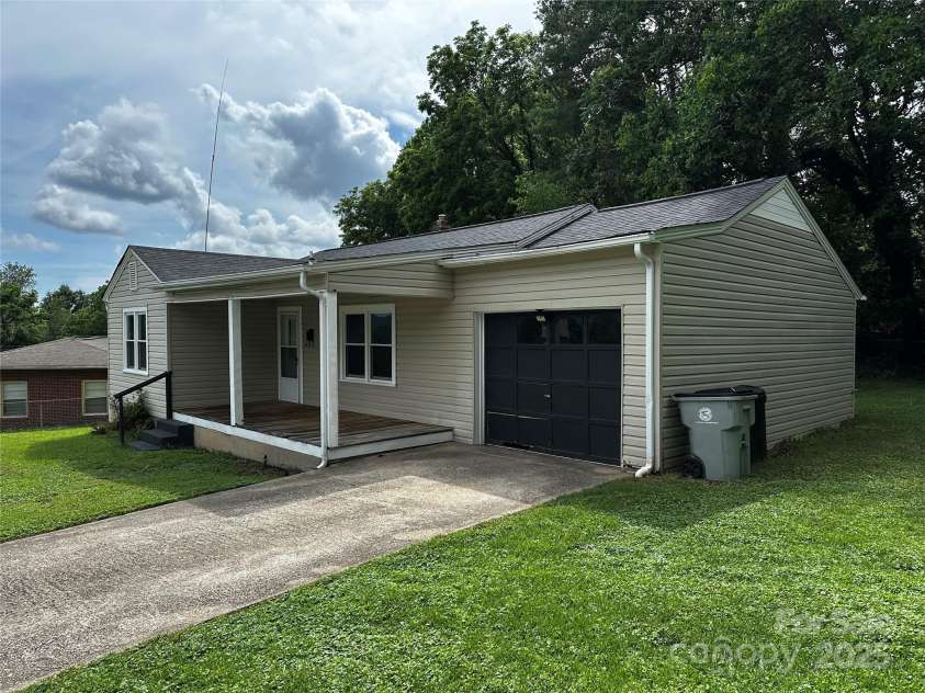 1116 Lenoir Avenue, Lenoir, NC 28645.  MLS# CAR4273431, YatesRealty ID 20876. 