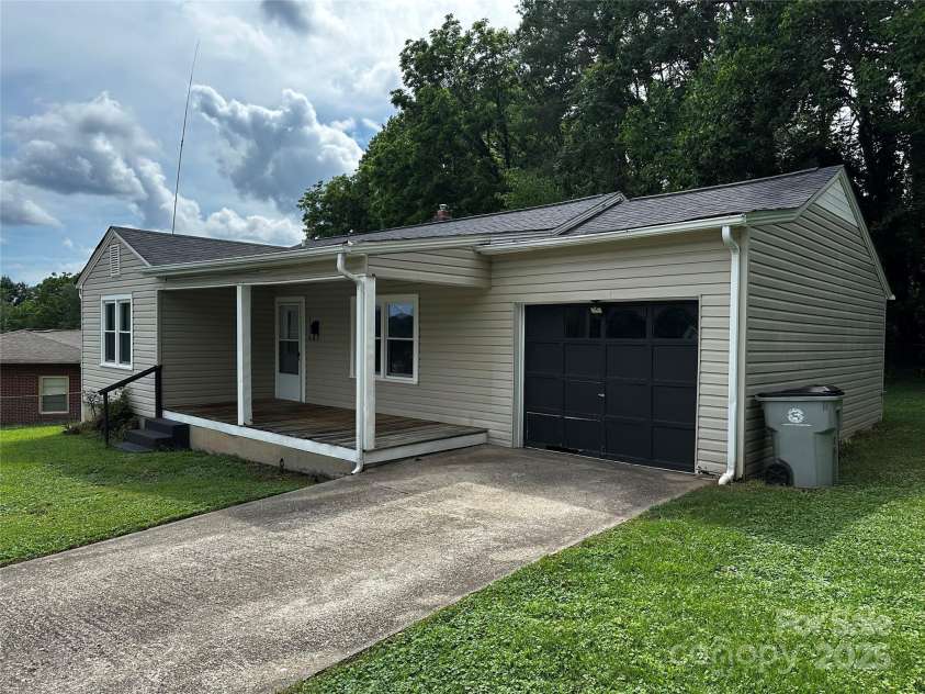 1116 Lenoir Avenue, Lenoir, NC 28645.  MLS# CAR4273431, YatesRealty ID 20876. 