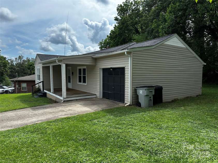 1116 Lenoir Avenue, Lenoir, NC 28645.  MLS# CAR4273431, YatesRealty ID 20876. 