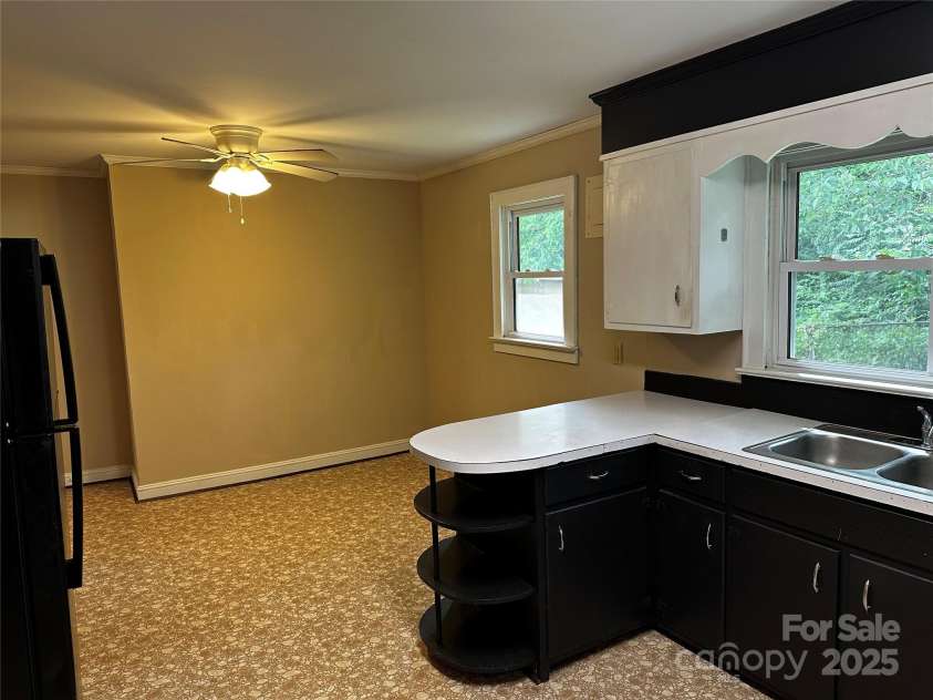 1116 Lenoir Avenue, Lenoir, NC 28645.  MLS# CAR4273431, YatesRealty ID 20876. 