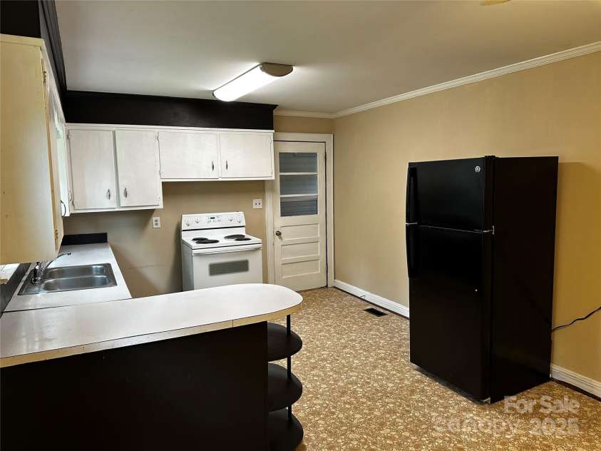 1116 Lenoir Avenue, Lenoir, NC 28645.  MLS# CAR4273431, YatesRealty ID 20876. 