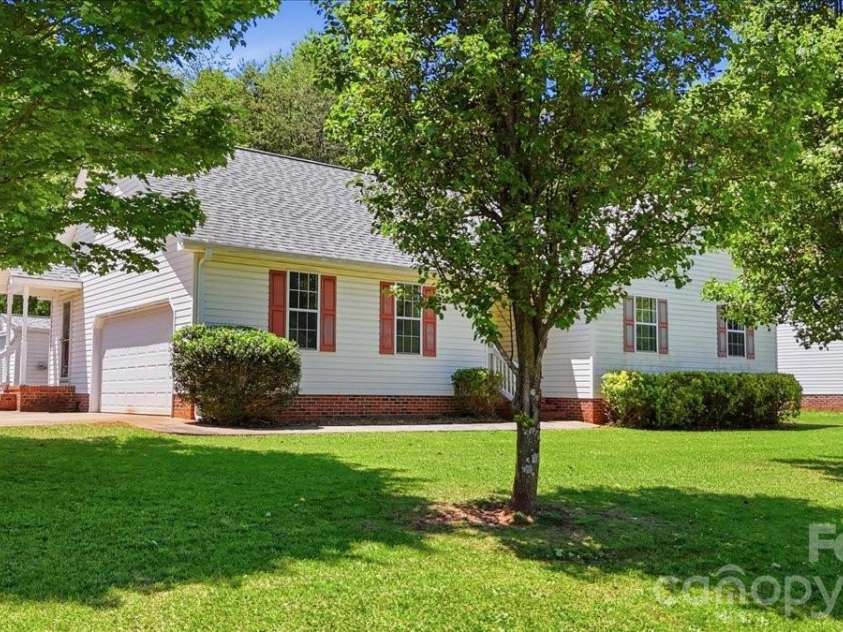 411 Patio Road, Easley, SC 29642.  MLS# CAR4377596, YatesRealty ID 20876. 