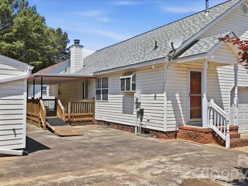 411 Patio Road, Easley, SC 29642.  MLS# CAR4377596, YatesRealty ID 20876. 