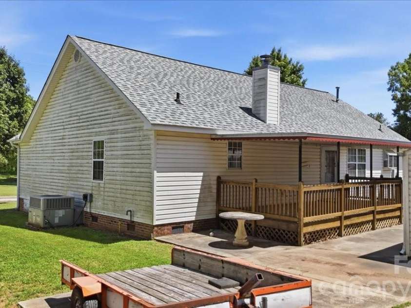 411 Patio Road, Easley, SC 29642.  MLS# CAR4377596, YatesRealty ID 20876. 