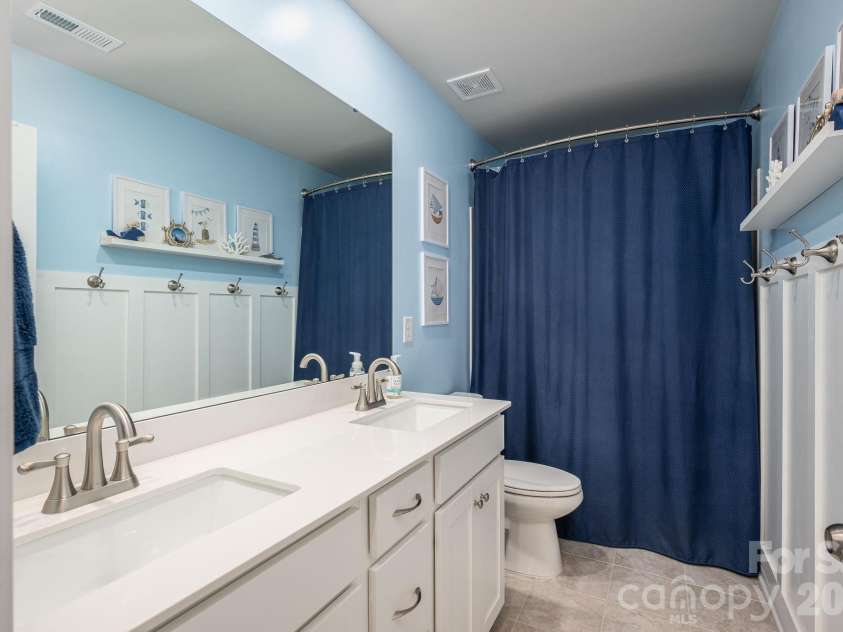 4630 Maiden Creek Way, Maiden, NC 28650.  MLS# CAR4344098, YatesRealty ID 20877. Upstairs Full Bathroom