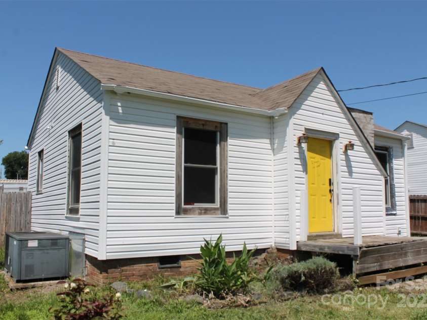 1004 Ridge Avenue, Kannapolis, NC 28083.  MLS# CAR4273566, YatesRealty ID 20878. 