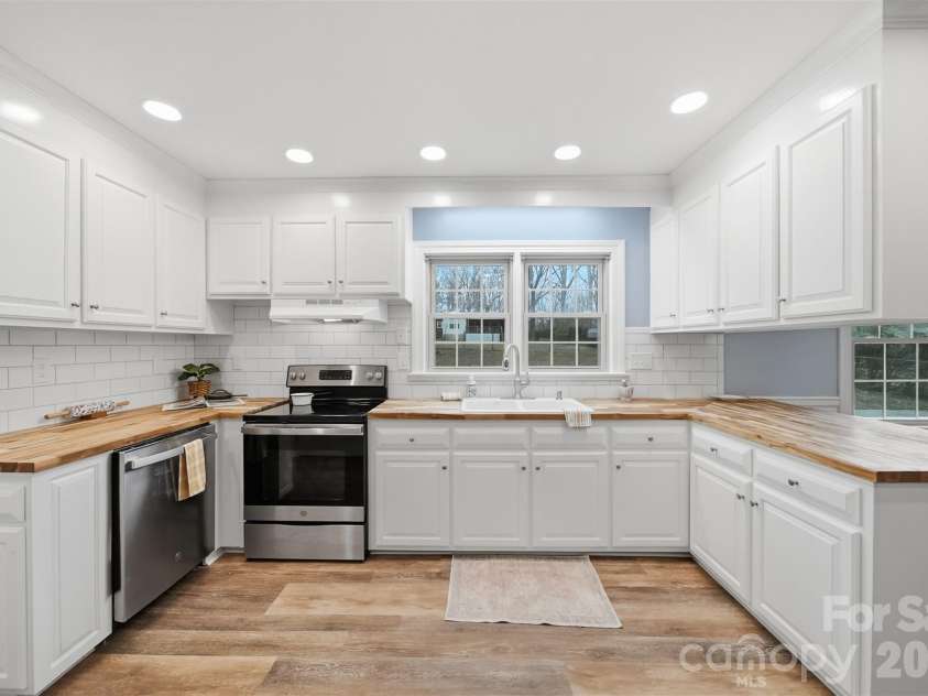 705 2nd Avenue, Conover, NC 28613.  MLS# CAR4352573, YatesRealty ID 20879. 