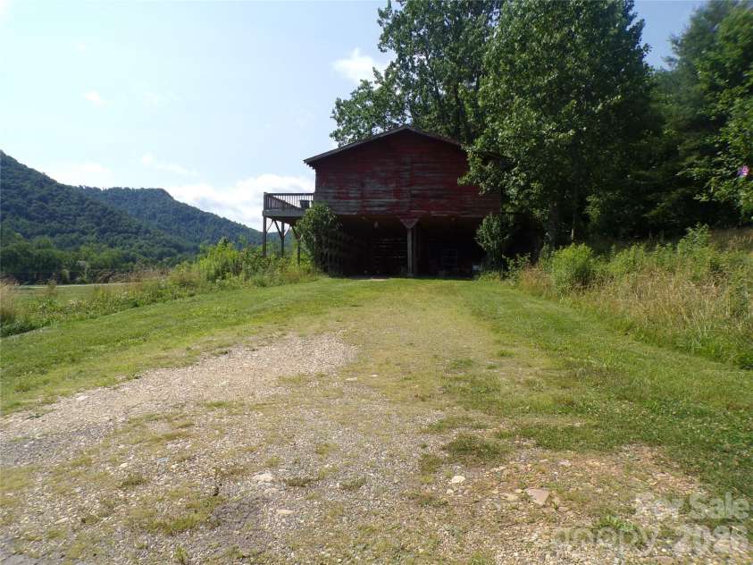 145 Kirks Drive, Hot Springs, NC 28743.  MLS# CAR4375792, YatesRealty ID 20880. Equipment building
