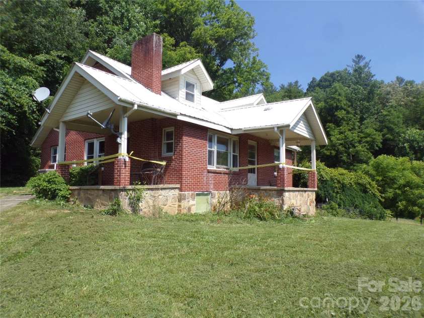 145 Kirks Drive, Hot Springs, NC 28743.  MLS# CAR4375792, YatesRealty ID 20880. Front side view of home
