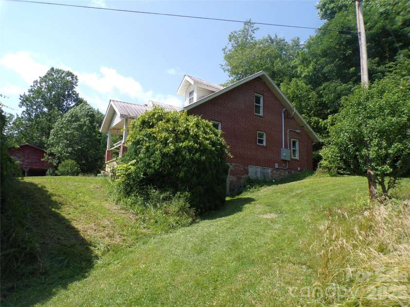 145 Kirks Drive, Hot Springs, NC 28743.  MLS# CAR4375792, YatesRealty ID 20880. Side view