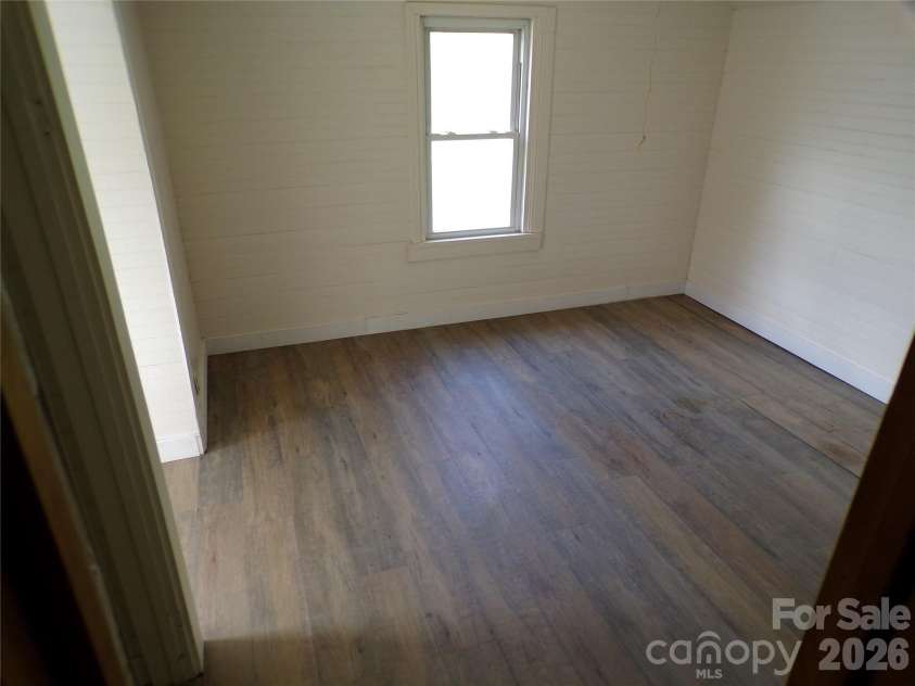 145 Kirks Drive, Hot Springs, NC 28743.  MLS# CAR4375792, YatesRealty ID 20880. Upper level bedroom