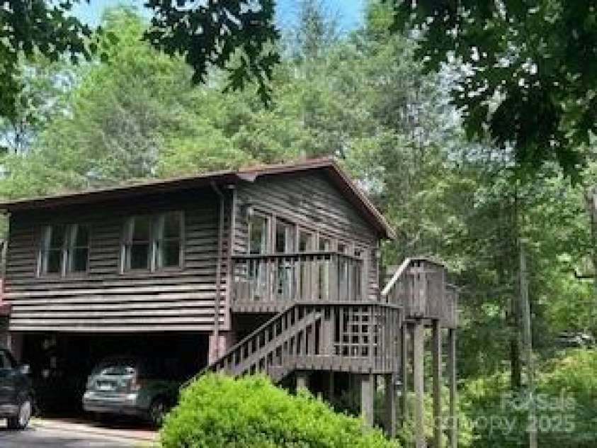 40 Robinson Holler Drive, Marion, NC 28752.  MLS# CAR4273605, YatesRealty ID 20880. Deck with stairs leading down to the yard being a second exit