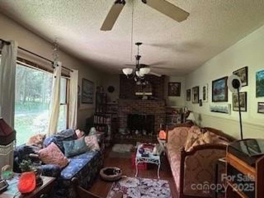 40 Robinson Holler Drive, Marion, NC 28752.  MLS# CAR4273605, YatesRealty ID 20880. Living Room