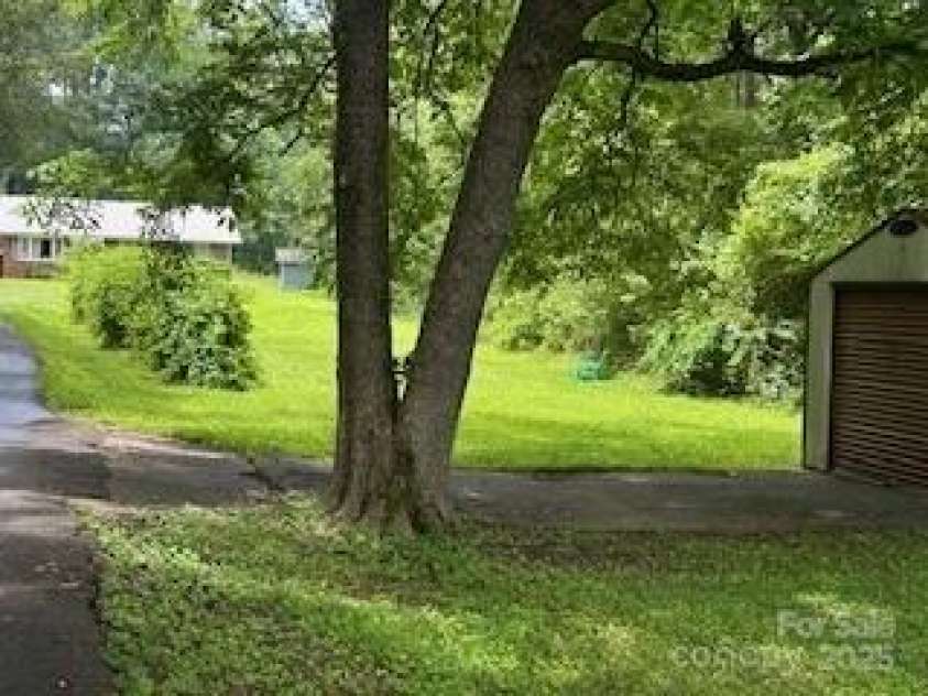 40 Robinson Holler Drive, Marion, NC 28752.  MLS# CAR4273605, YatesRealty ID 20880. Side yard