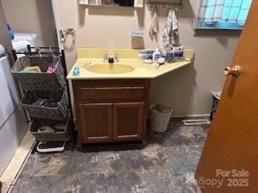 40 Robinson Holler Drive, Marion, NC 28752.  MLS# CAR4273605, YatesRealty ID 20880. Sink, this bath is a Jack and Jill