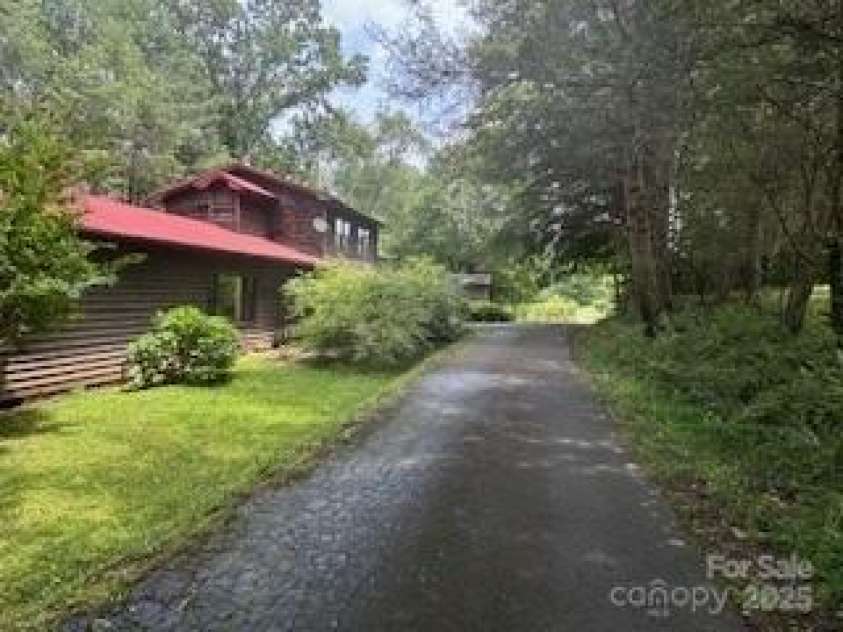 40 Robinson Holler Drive, Marion, NC 28752.  MLS# CAR4273605, YatesRealty ID 20880. View of street