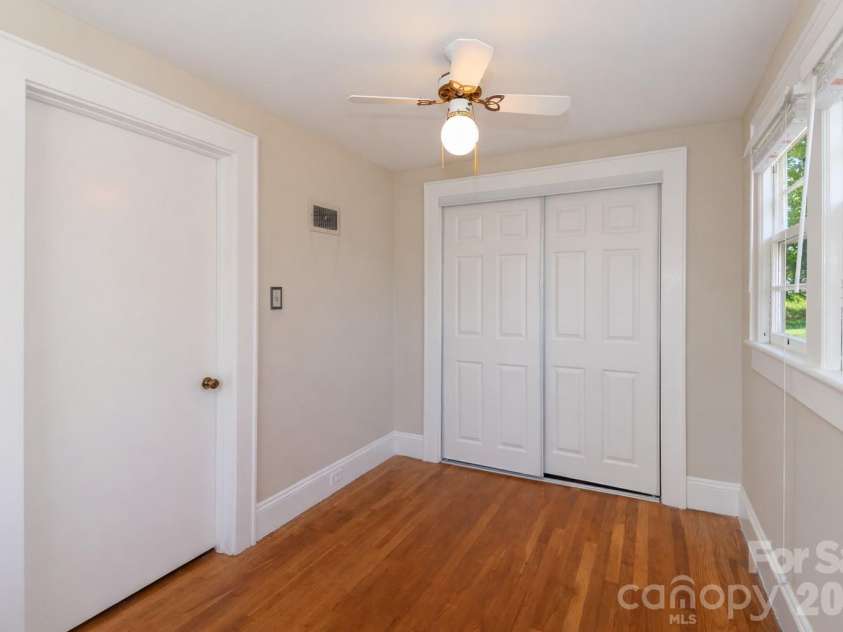 216 31st Avenue, Hickory, NC 28601.  MLS# CAR4349538, YatesRealty ID 20884. Bedroom 5 upper level