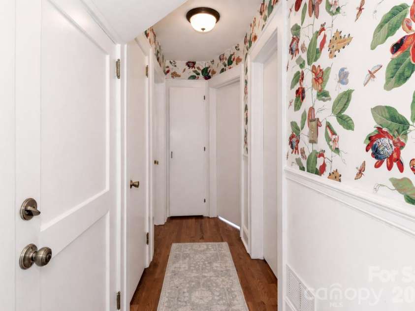 216 31st Avenue, Hickory, NC 28601.  MLS# CAR4349538, YatesRealty ID 20884. Main floor hallway