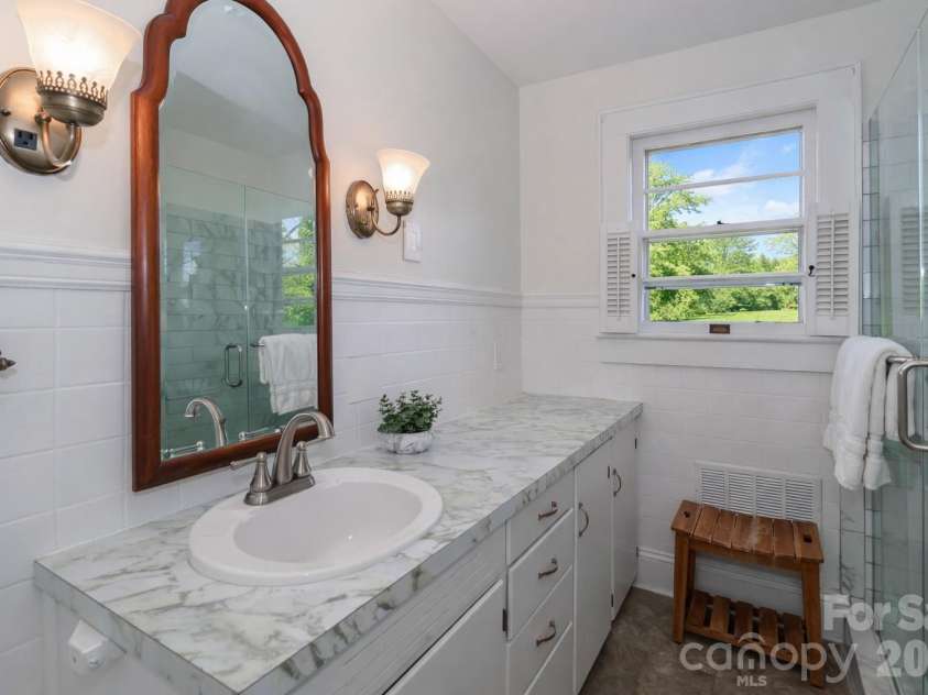 216 31st Avenue, Hickory, NC 28601.  MLS# CAR4349538, YatesRealty ID 20884. Main level full bathroom