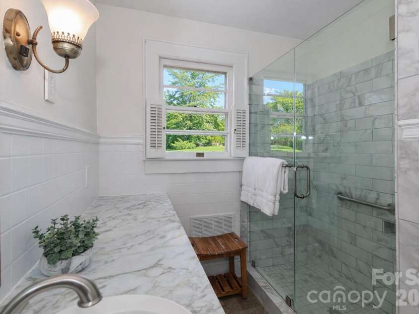 216 31st Avenue, Hickory, NC 28601.  MLS# CAR4349538, YatesRealty ID 20884. Main level full bathroom