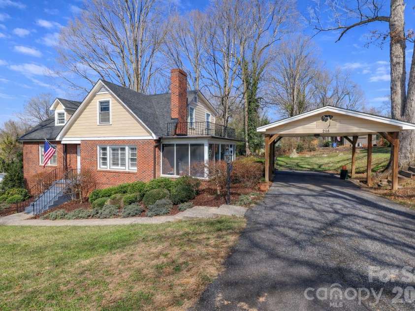216 31st Avenue, Hickory, NC 28601.  MLS# CAR4349538, YatesRealty ID 20884. Upper level driveway and carport