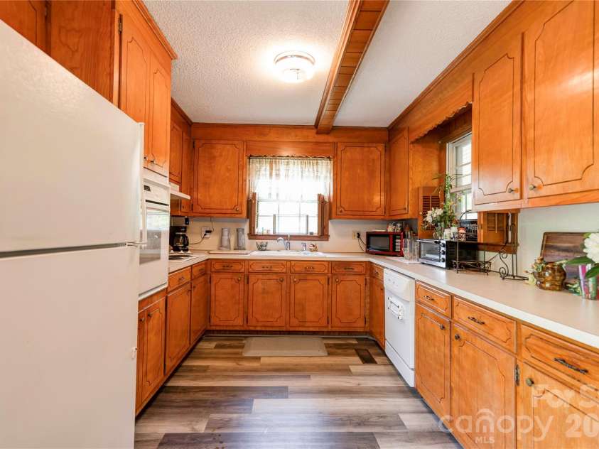 130 Old Belwood Road, Lawndale, NC 28090.  MLS# CAR4378448, YatesRealty ID 20885. Kitchen