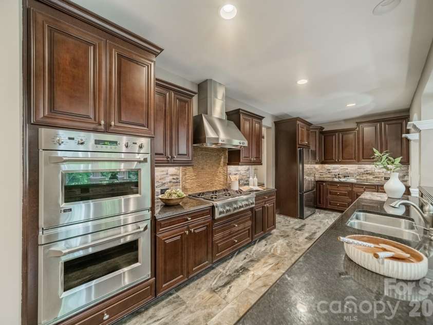 302 Tallow Tree Court, Waxhaw, NC 28173.  MLS# CAR4374585, YatesRealty ID 20886. 