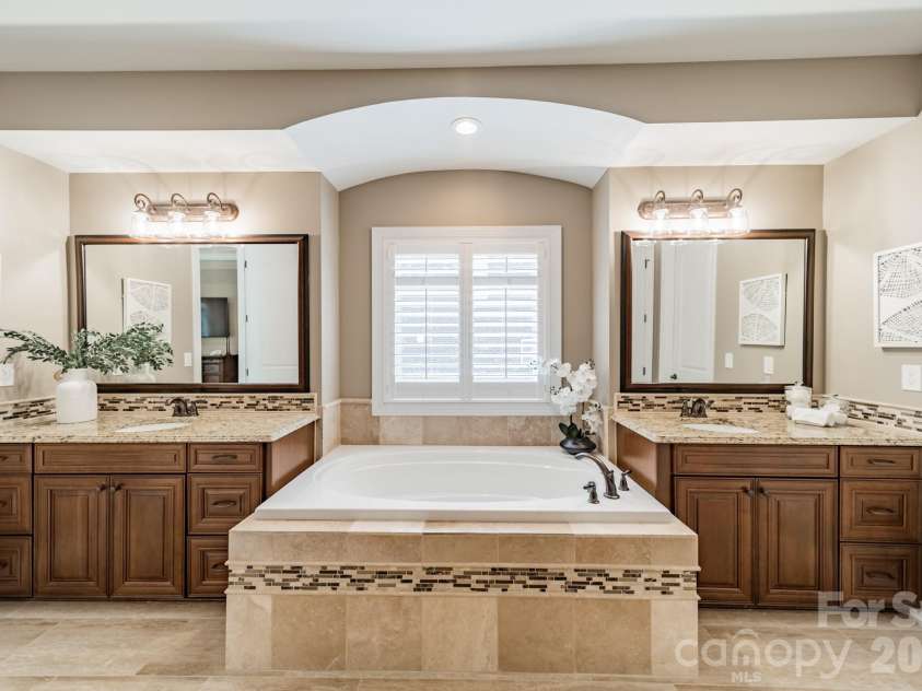 302 Tallow Tree Court, Waxhaw, NC 28173.  MLS# CAR4374585, YatesRealty ID 20886. 