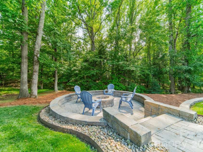 302 Tallow Tree Court, Waxhaw, NC 28173.  MLS# CAR4374585, YatesRealty ID 20886. 