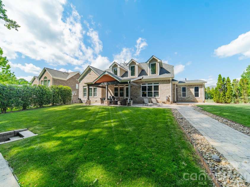 302 Tallow Tree Court, Waxhaw, NC 28173.  MLS# CAR4374585, YatesRealty ID 20886. 