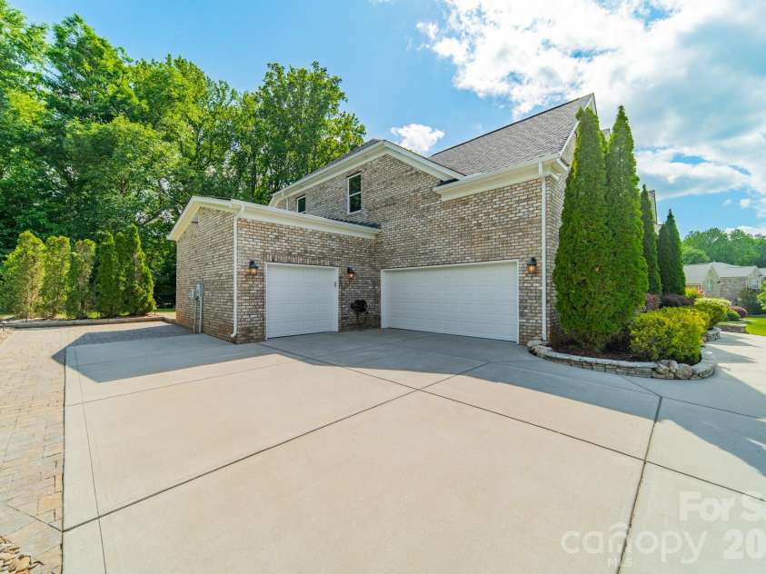 302 Tallow Tree Court, Waxhaw, NC 28173.  MLS# CAR4374585, YatesRealty ID 20886. 