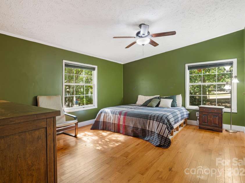 35 Evelyn Acres Drive, Asheville, NC 28806.  MLS# CAR4312401, YatesRealty ID 20886. Generously sized Primary bedroom