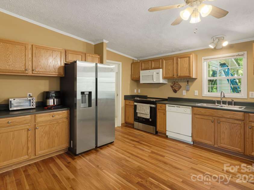 35 Evelyn Acres Drive, Asheville, NC 28806.  MLS# CAR4312401, YatesRealty ID 20886. Plenty of cabinet space in this open concept kitchen! 