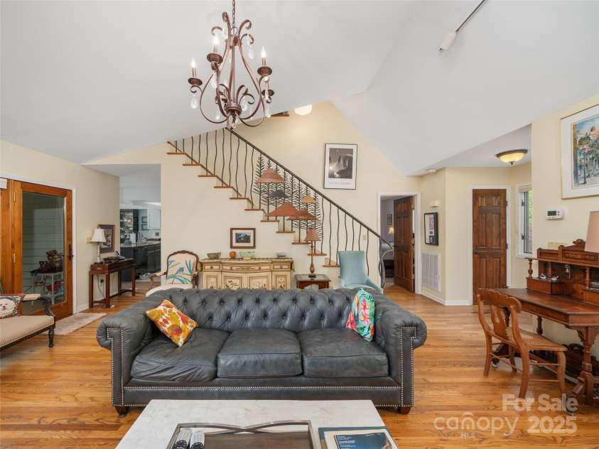 317 Robertson Street, Burnsville, NC 28714.  MLS# CAR4257391, YatesRealty ID 20887. 