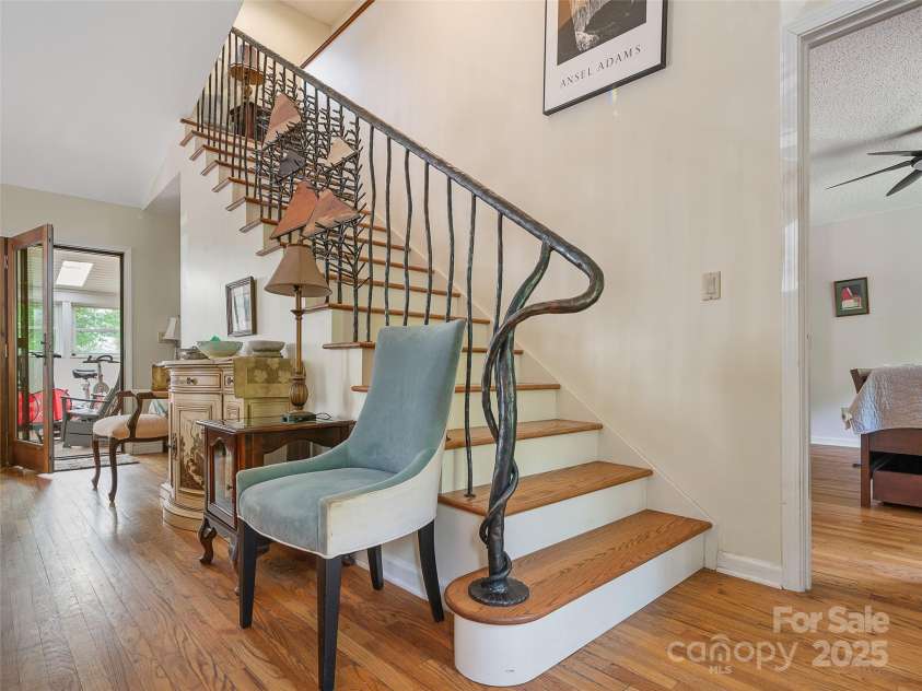 317 Robertson Street, Burnsville, NC 28714.  MLS# CAR4257391, YatesRealty ID 20887. 