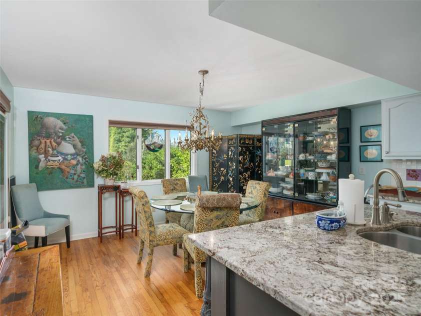 317 Robertson Street, Burnsville, NC 28714.  MLS# CAR4257391, YatesRealty ID 20887. 