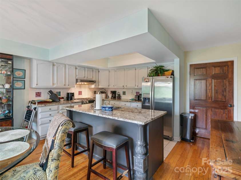 317 Robertson Street, Burnsville, NC 28714.  MLS# CAR4257391, YatesRealty ID 20887. 