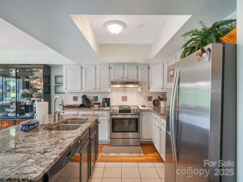 317 Robertson Street, Burnsville, NC 28714.  MLS# CAR4257391, YatesRealty ID 20887. 