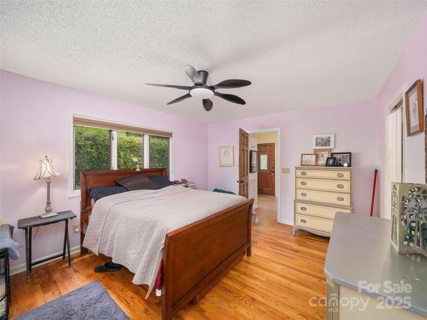 317 Robertson Street, Burnsville, NC 28714.  MLS# CAR4257391, YatesRealty ID 20887. 