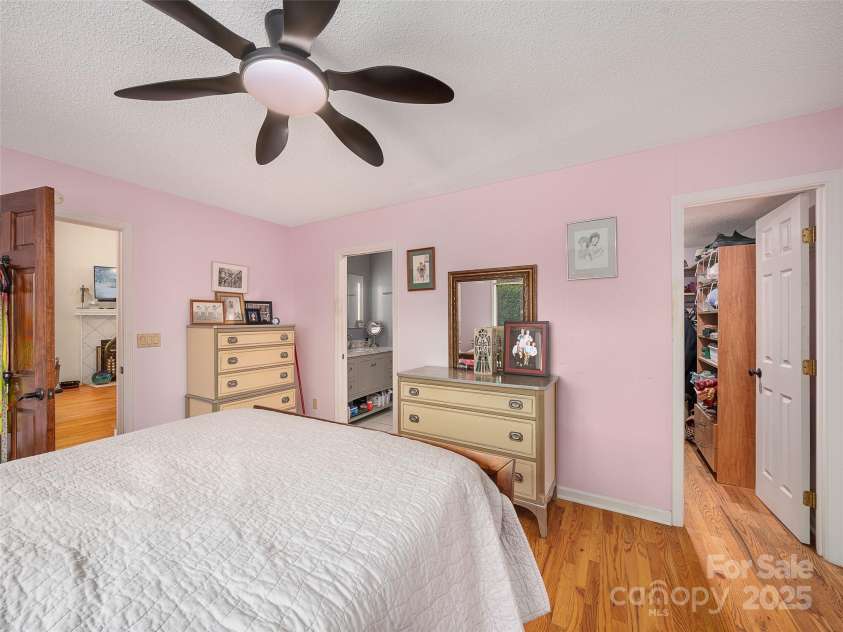 317 Robertson Street, Burnsville, NC 28714.  MLS# CAR4257391, YatesRealty ID 20887. 