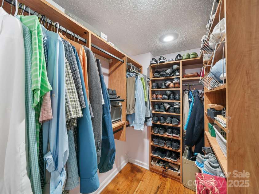 317 Robertson Street, Burnsville, NC 28714.  MLS# CAR4257391, YatesRealty ID 20887. 